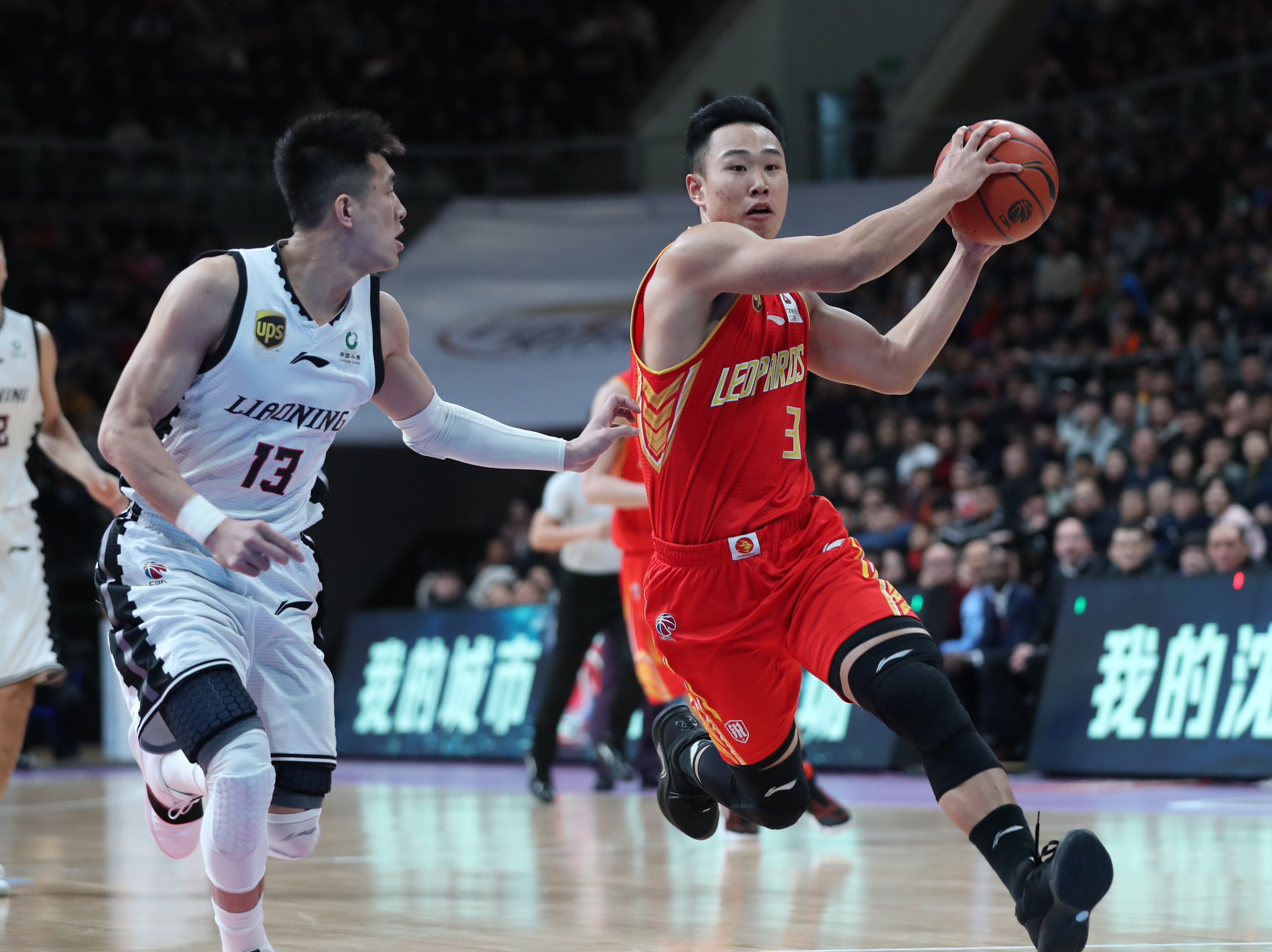 到她的更多 到她的更多